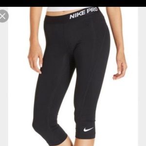 Nike Pro cropped workout pants